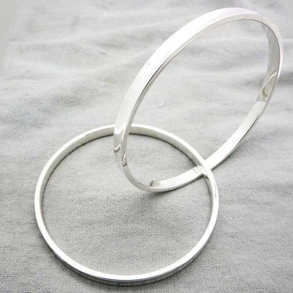 Tiffany 1837(R) Interlocking Circles Sterling Bangle - Picture 4 of 4
